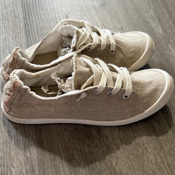 Casual Cavas Shoes - Beige - Picture 7 of 10